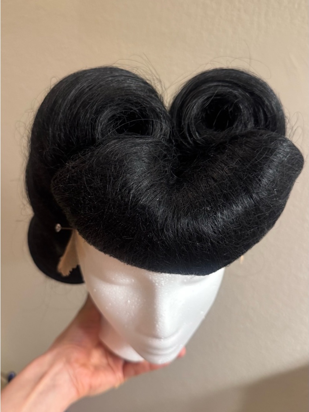 Black Vintage-Inspired Gothic Women's Wig - Picture 5 of 17